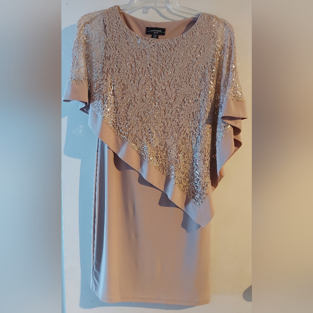 ⚘️HOST PICK⚘️Beautiful dress by R&M Richards, size 10P, GUC